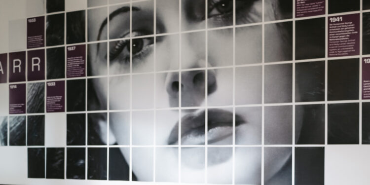 „Hedy Lamarr. Hausfrau. Künstlerin. Wildfang. Hedy Lamarr 110.“ Sonderausstellung im Möbelmuseum Wien vom 8.11. 2024 bis 2.3 2025