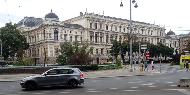 „Nie wieder” in der Krise: Ein Stimmungsbild von der Hochschule.